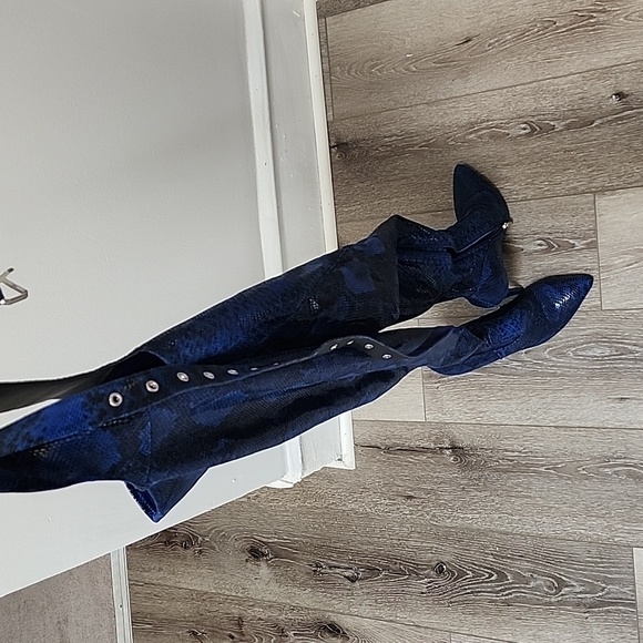 Akira Azalea Wang Westloop Dark Blue Snake boots - Picture 2 of 6